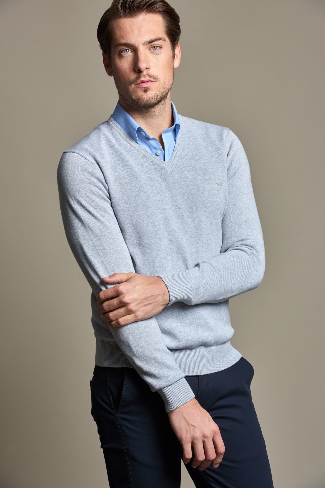 Pullover com decote em V