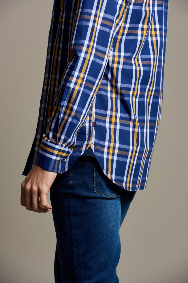 Camisa regular fit a cuadros  Camisa regular fit a cuadros