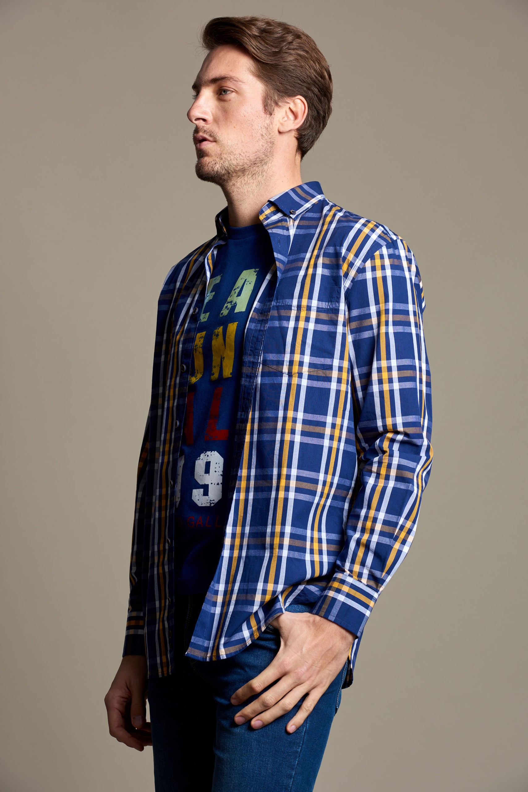 Camisa regular fit a cuadros