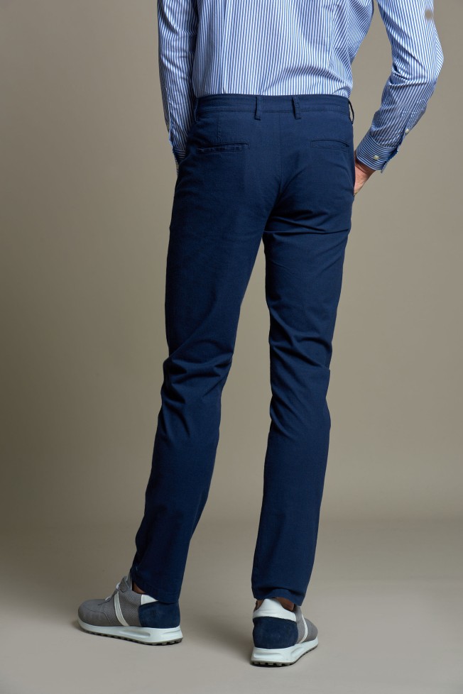 Pantalón casual slim fit Pantalón casual slim fit