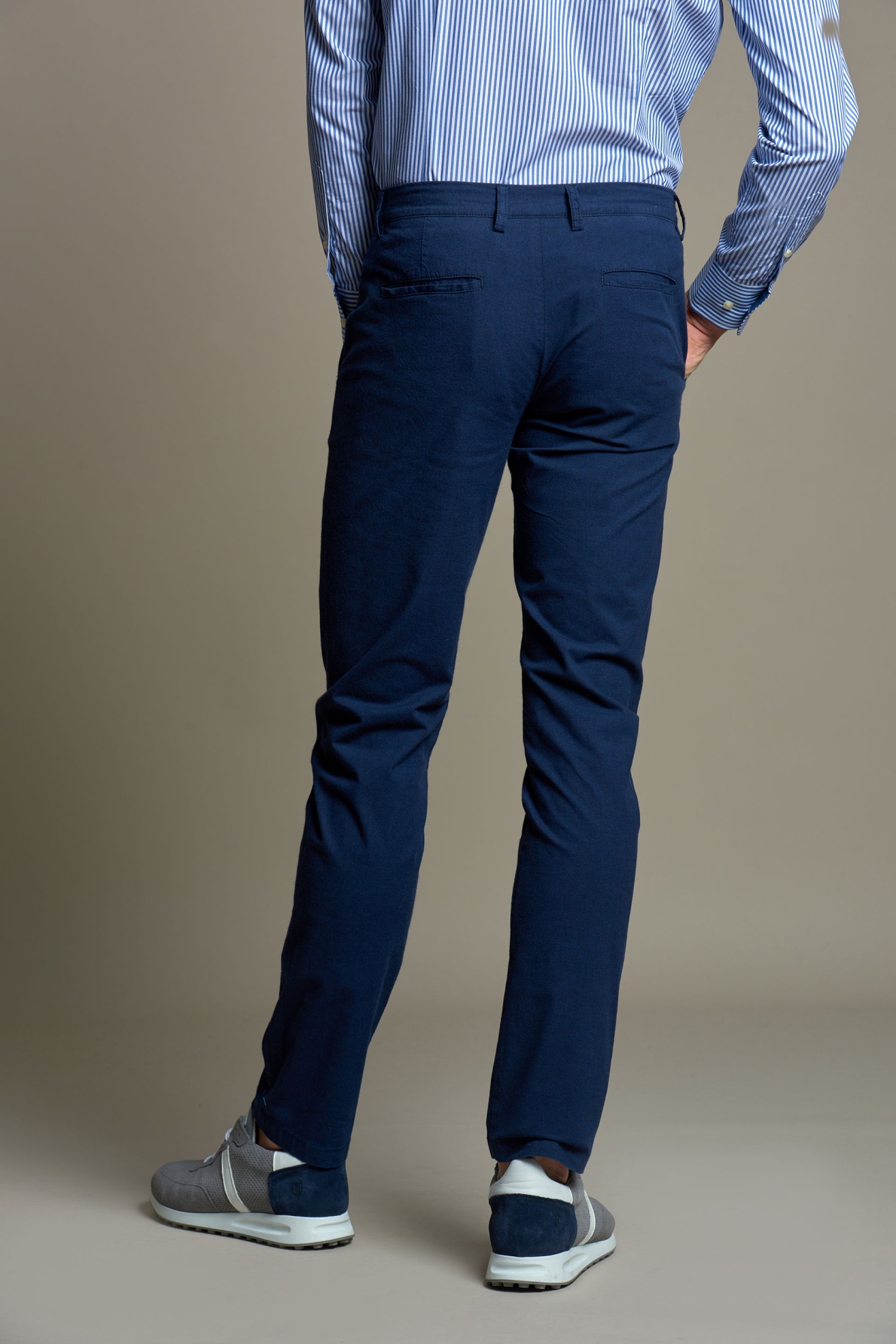 Pantalón casual slim fit