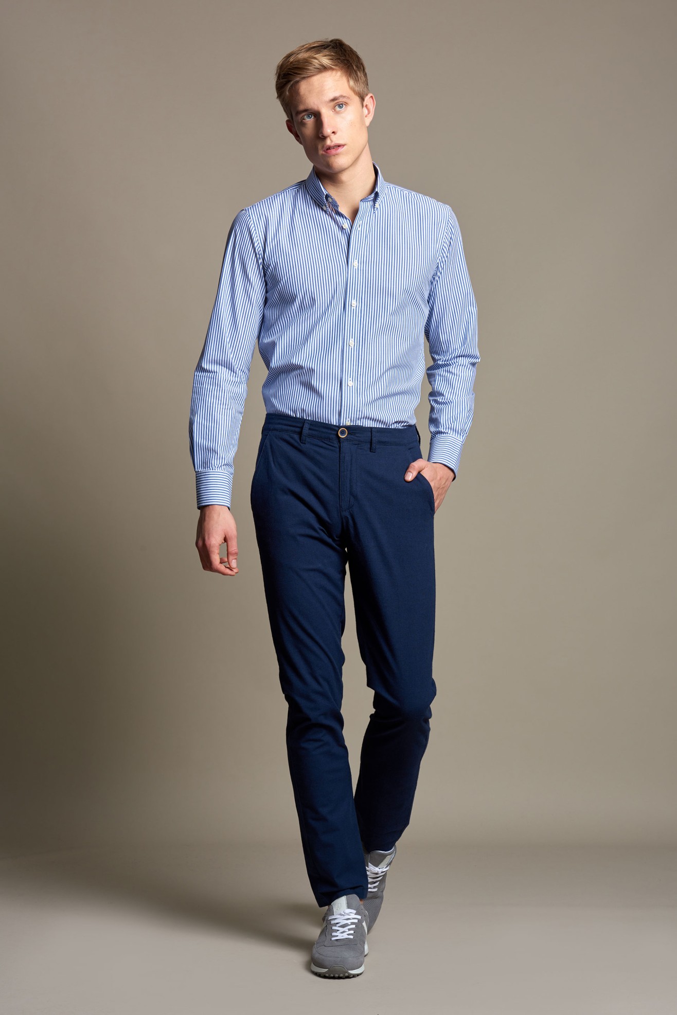 Pantalón casual slim fit
