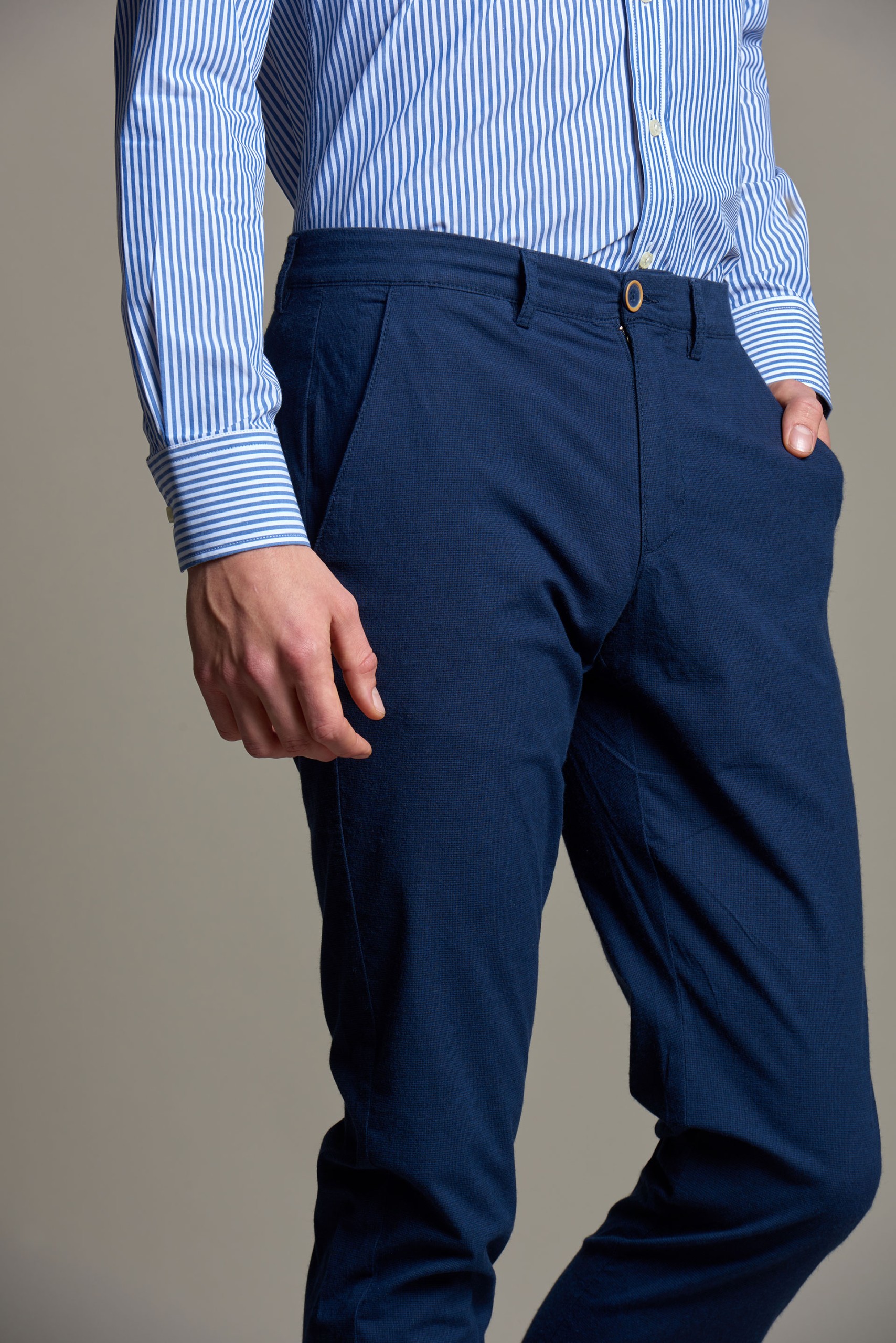 Pantalón casual slim fit