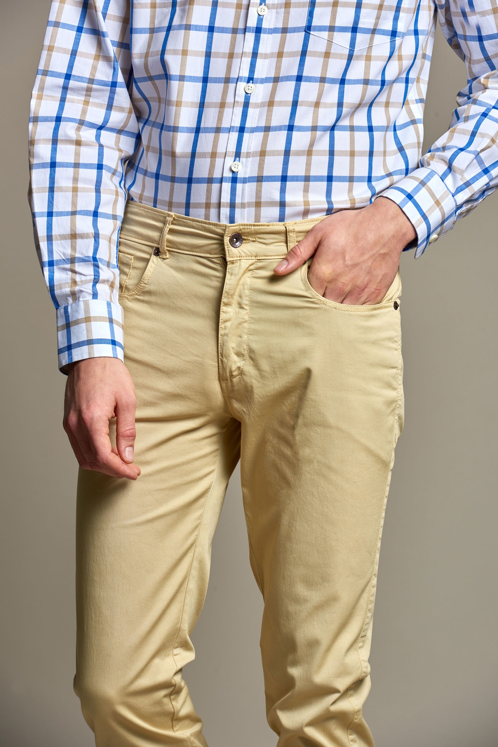 Pantalón de sarga con 5 bolsillos