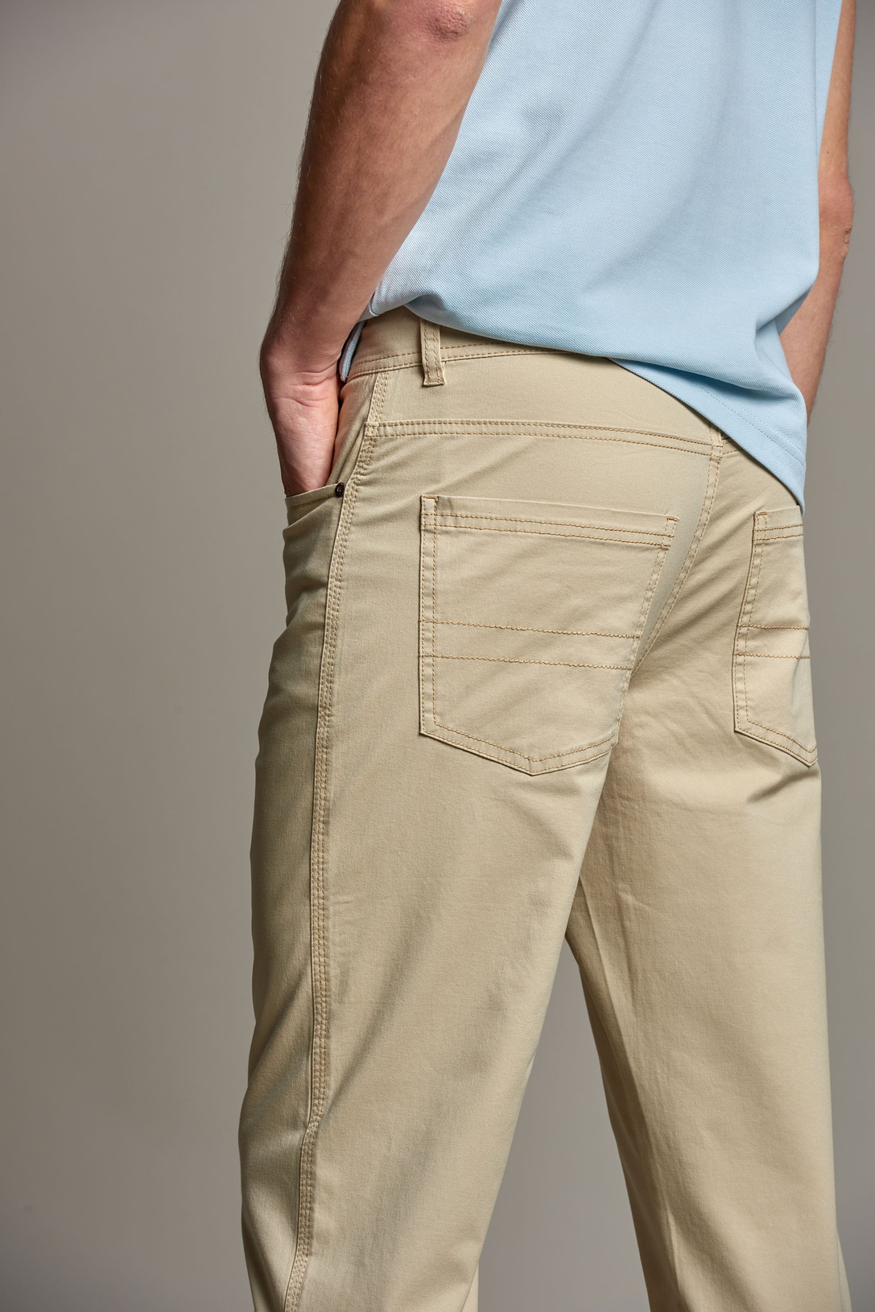 Pantalón de sarga con 5 bolsillos