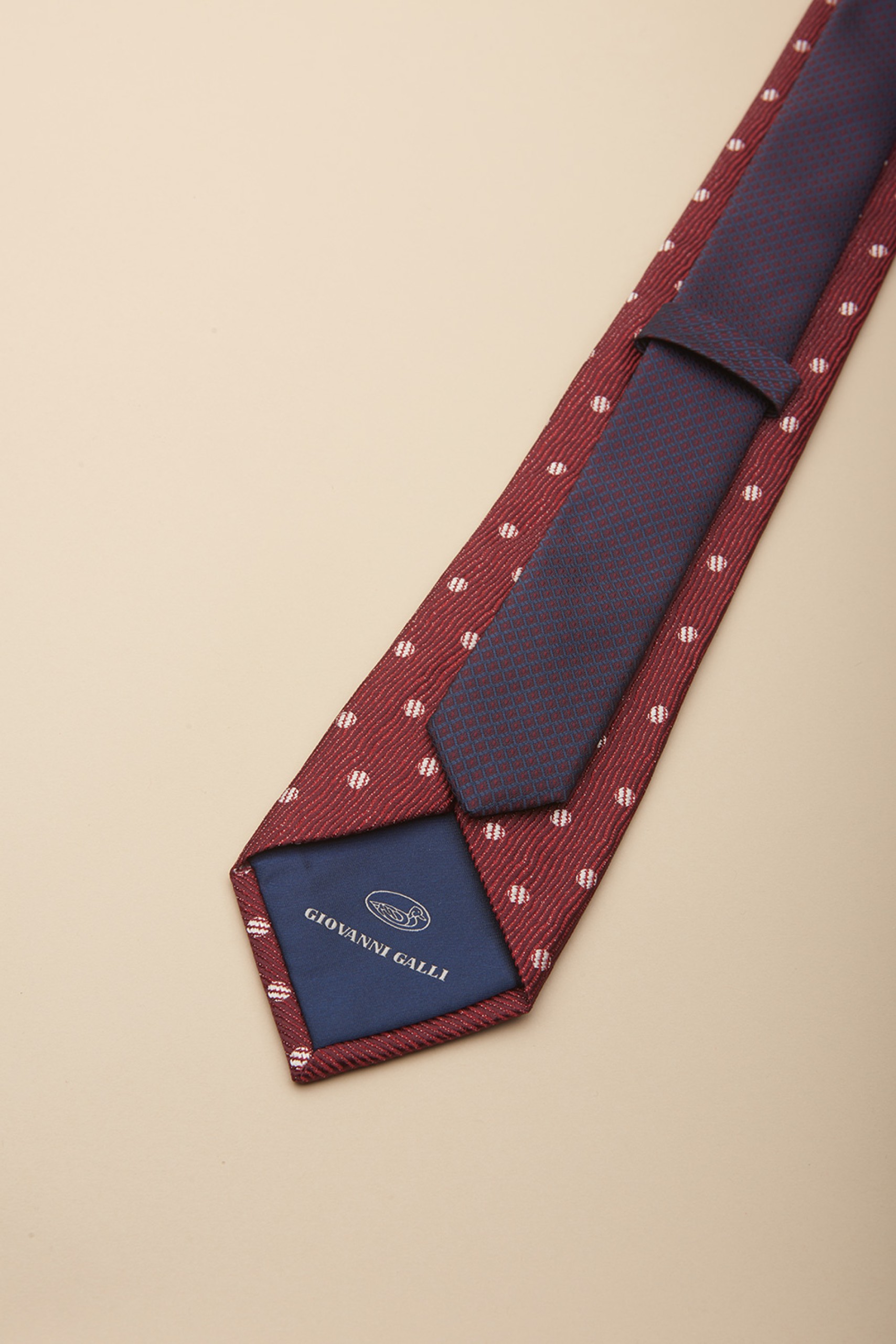 Corbata de lunares con textura