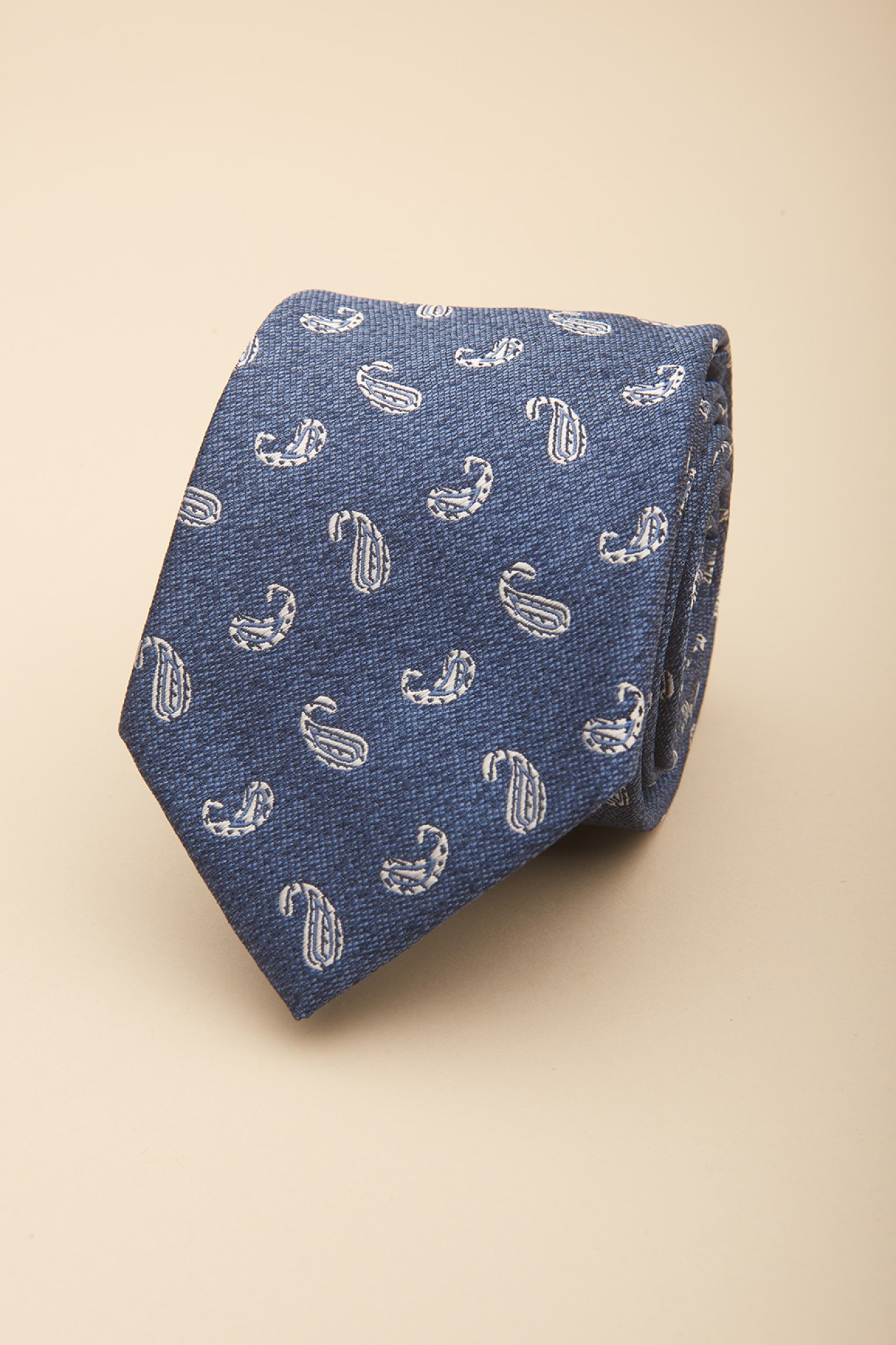 Corbata cornucopia con textura 