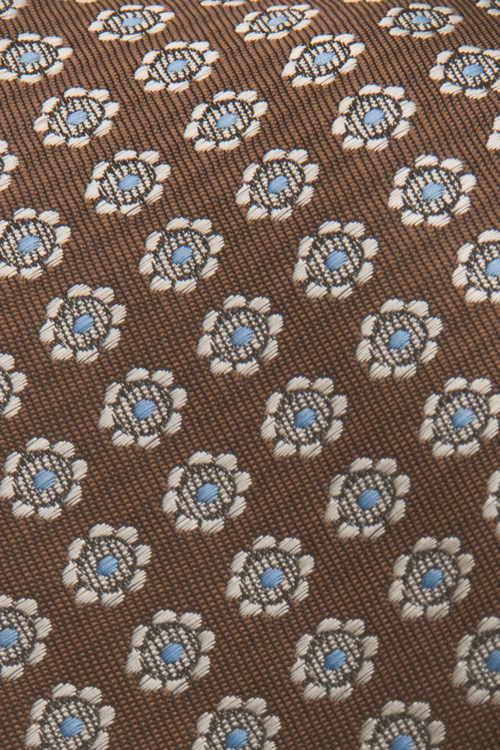 Corbata de flores con textura