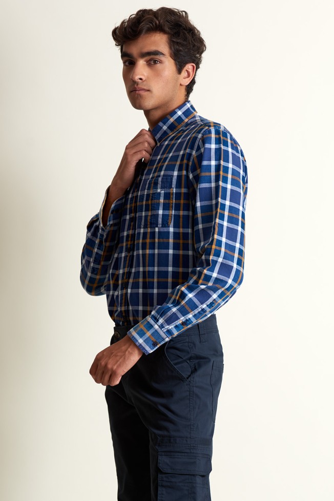 Camisa deportiva ajustada 