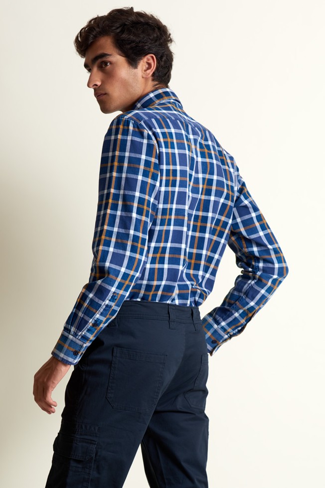 Camisa deportiva ajustada 