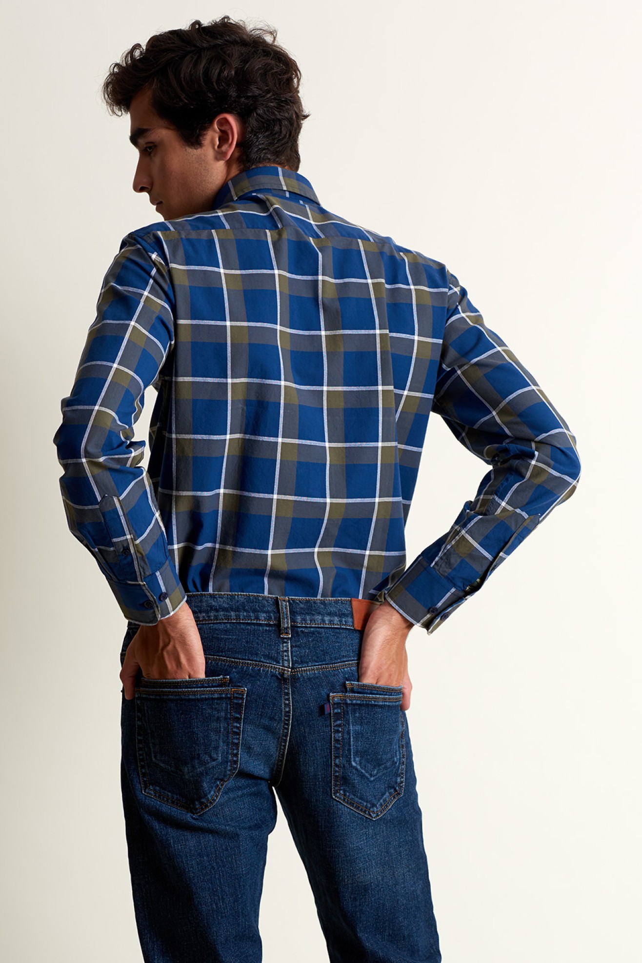 Camisa desportiva cintada