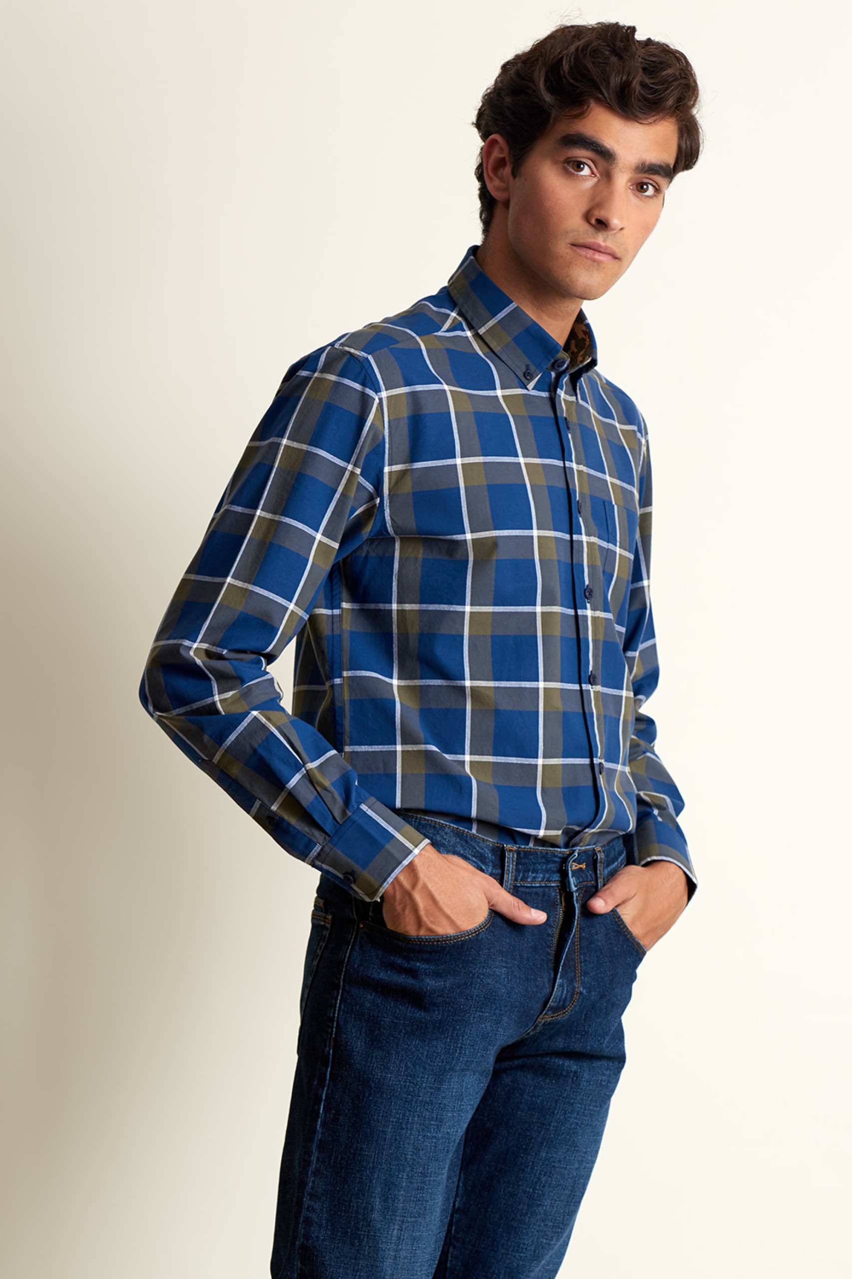 Camisa deportiva ajustada