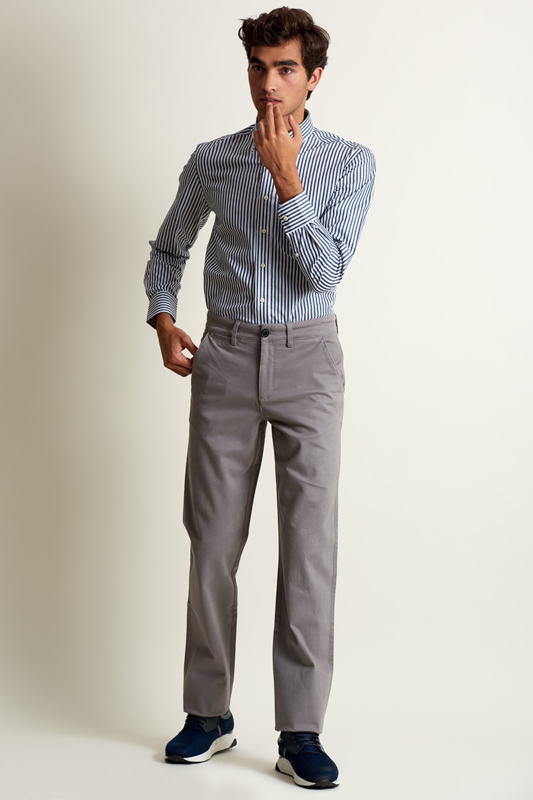 Pantalones chinos de sarga