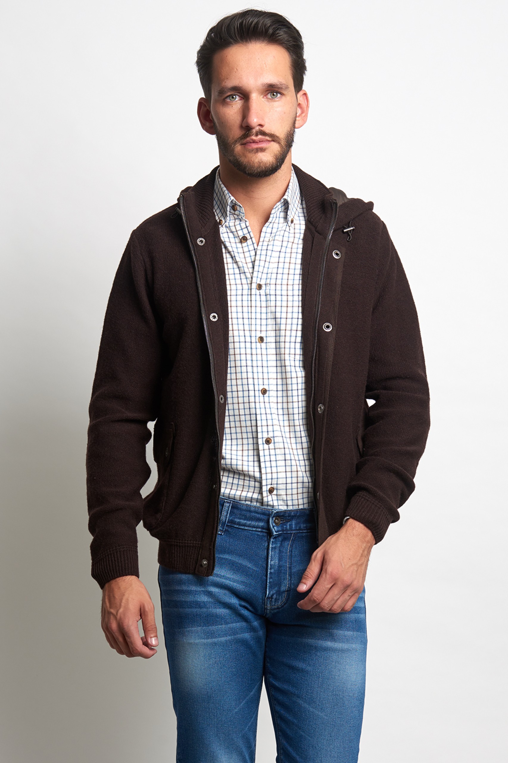 Chaqueta con capucha