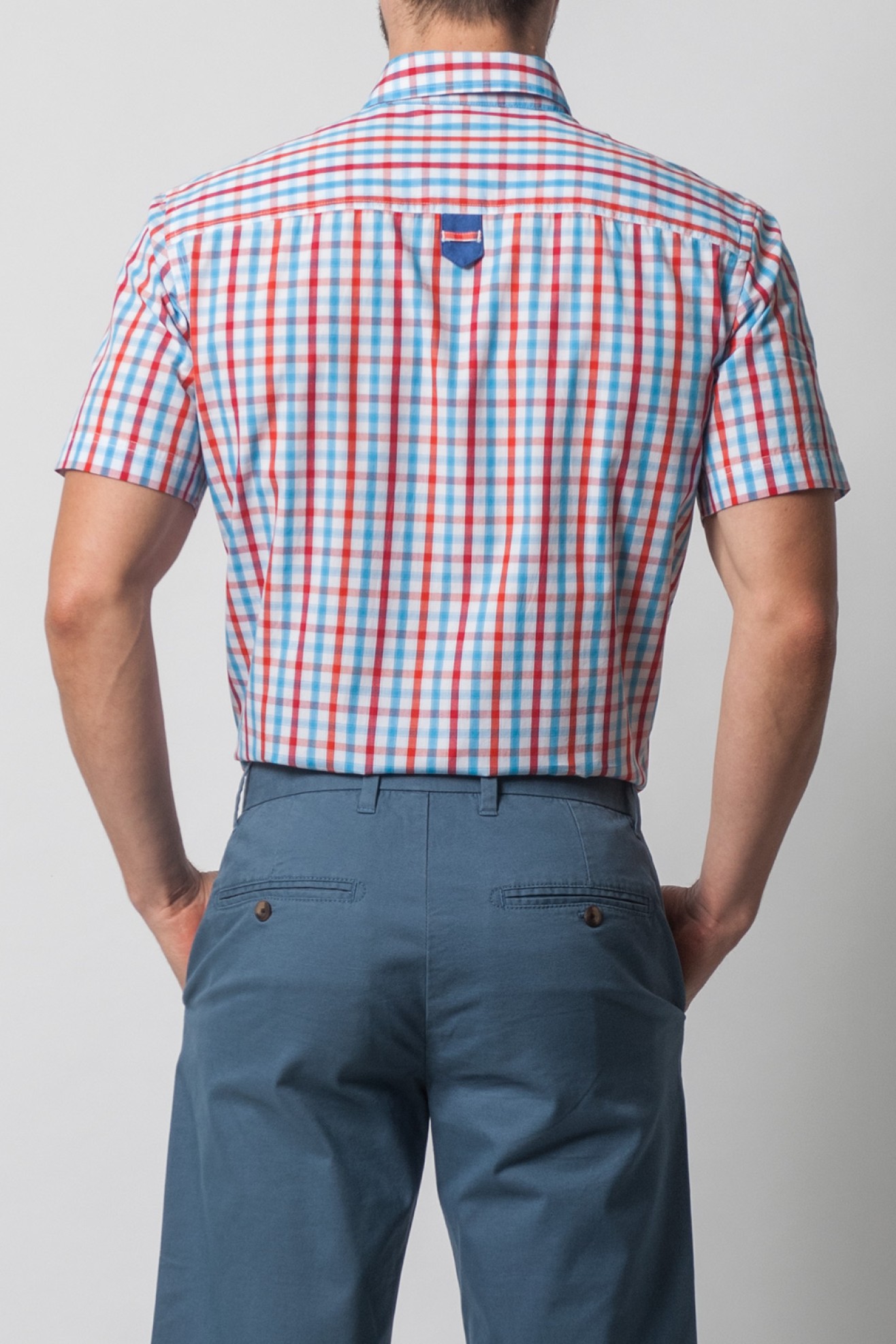 Camisa deportiva ajustada