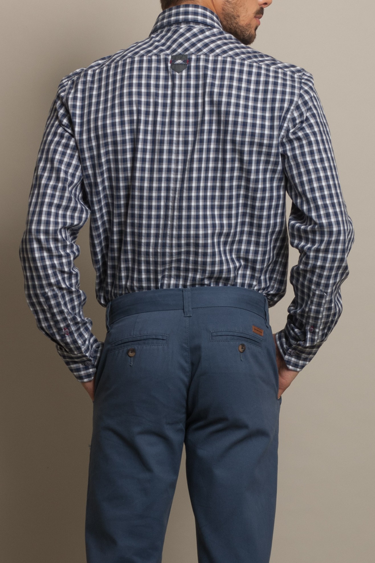 Camisa deportiva ajustada