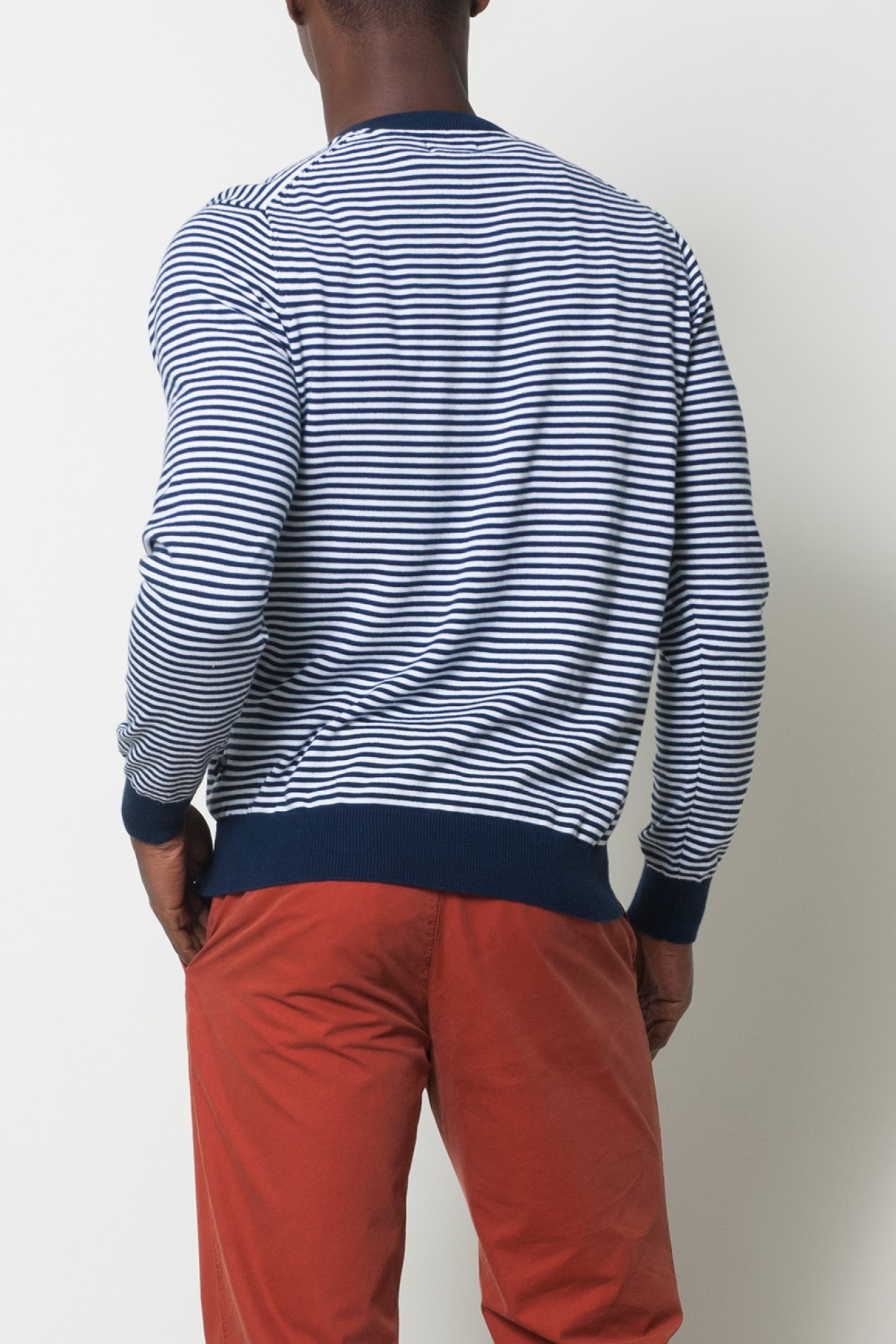 Jersey 100% algodón con cuello en V