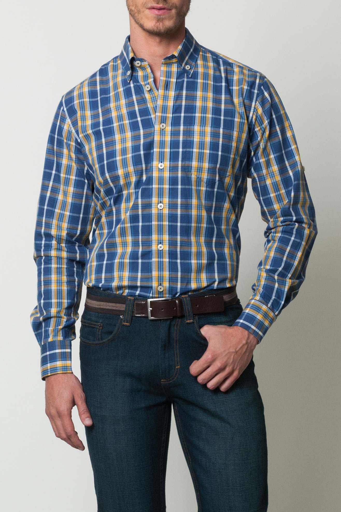 Camisa desportiva cintada