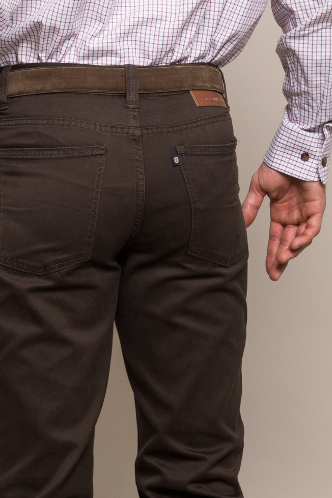 Pantalón de sarga con 5 bolsillos Pantalón de sarga con 5 bolsillos