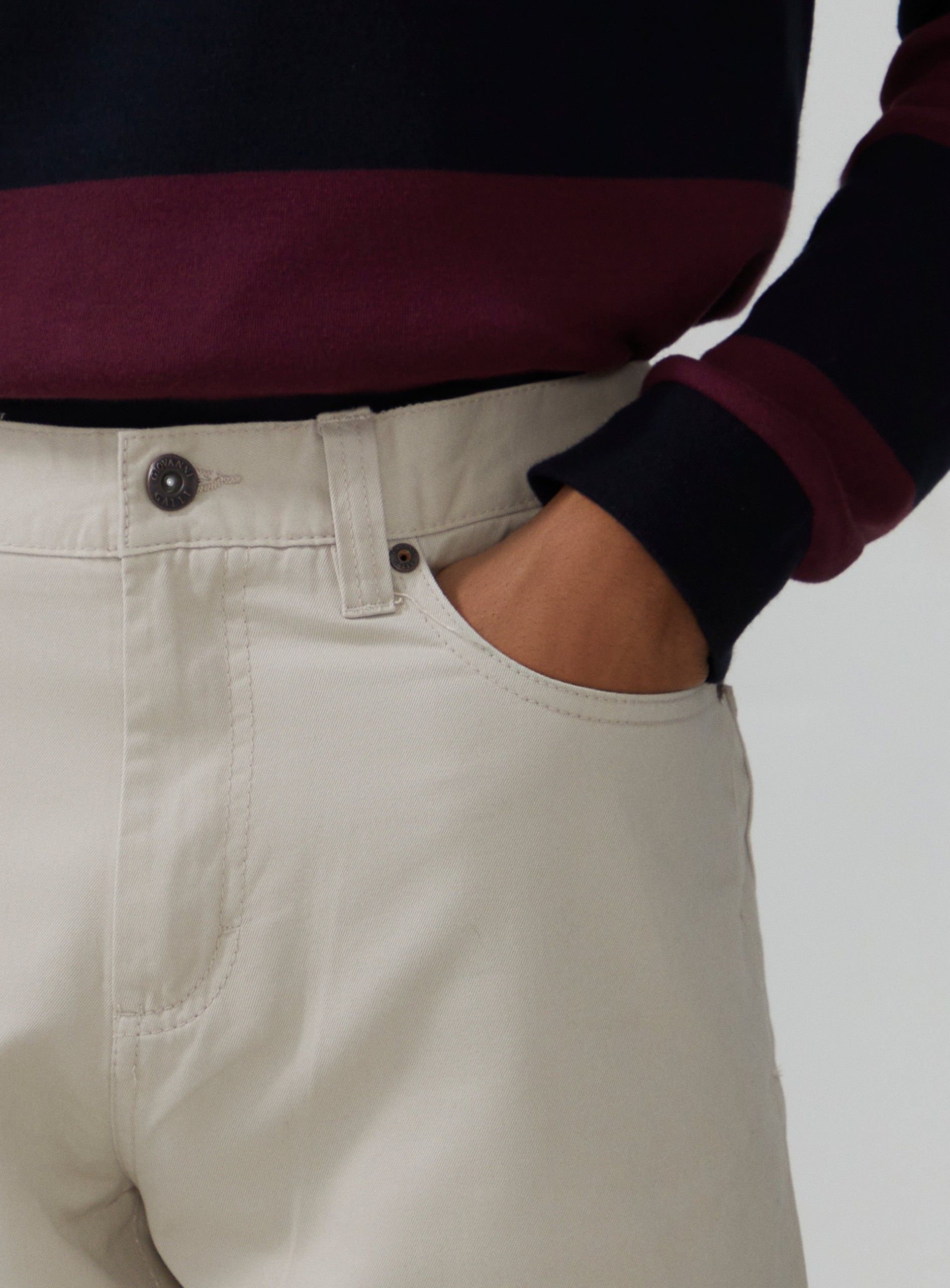 Pantalón de sarga con 5 bolsillos