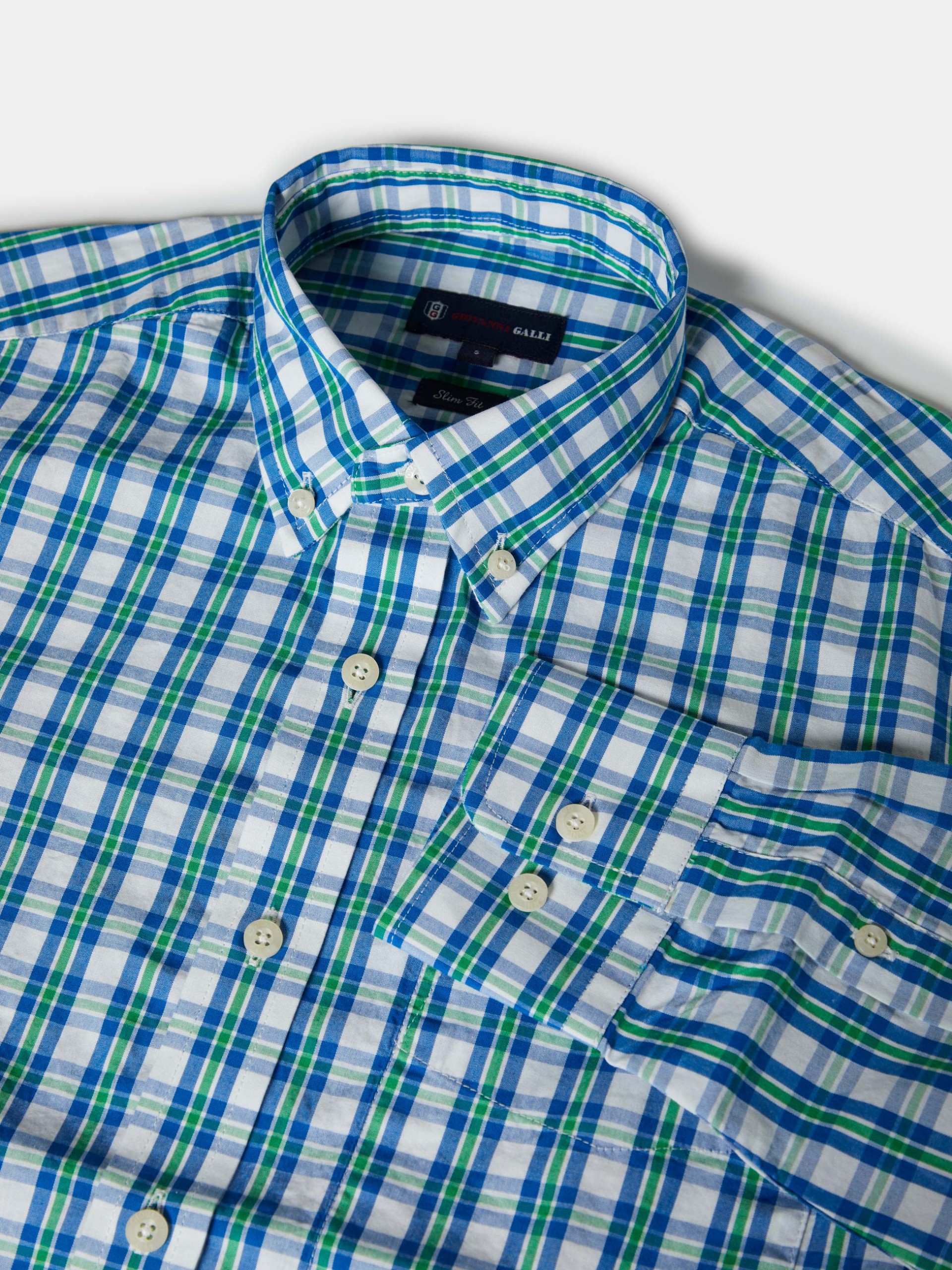 Camisa deportiva ajustada