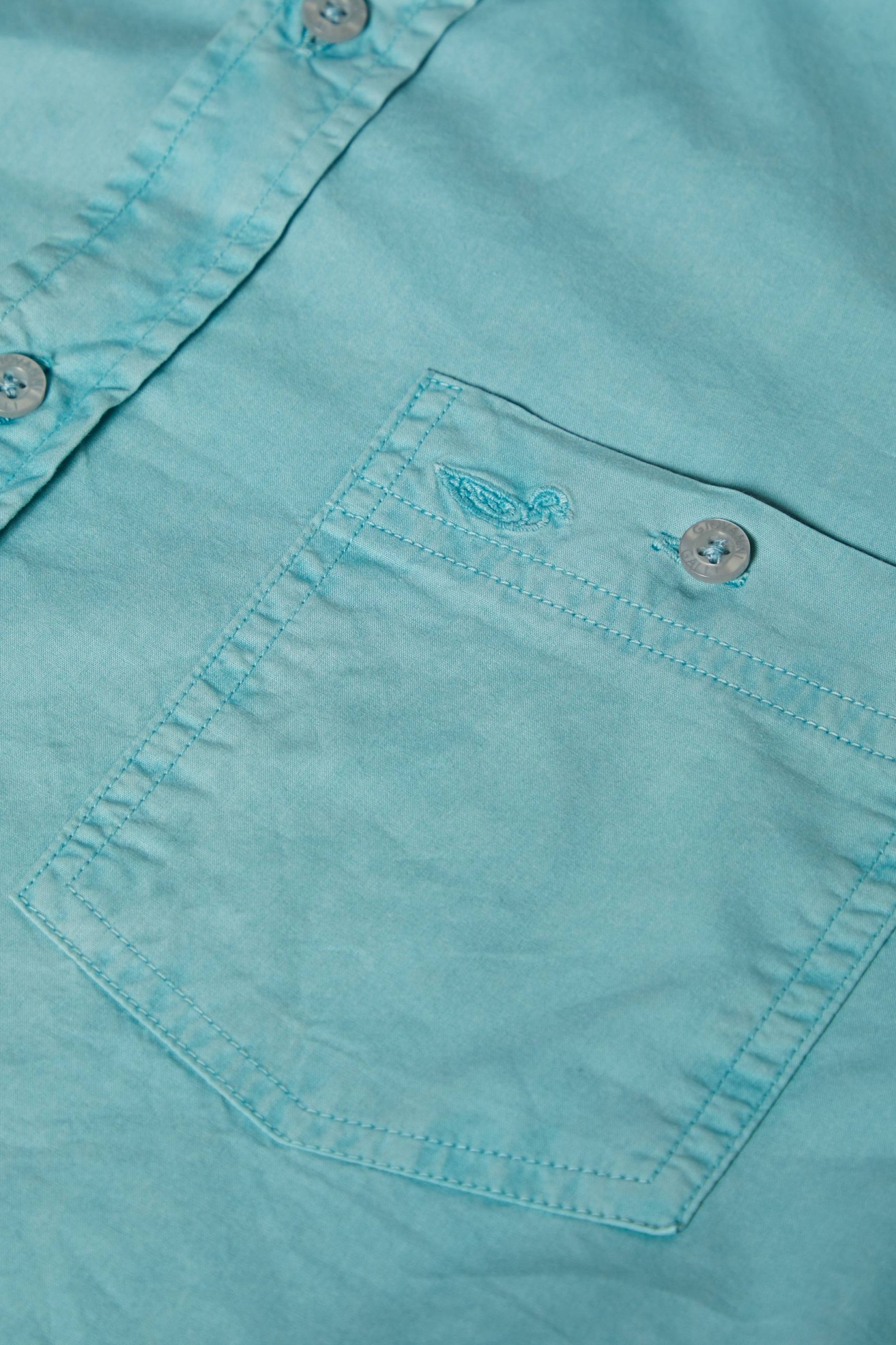 Camisa deportiva ajustada