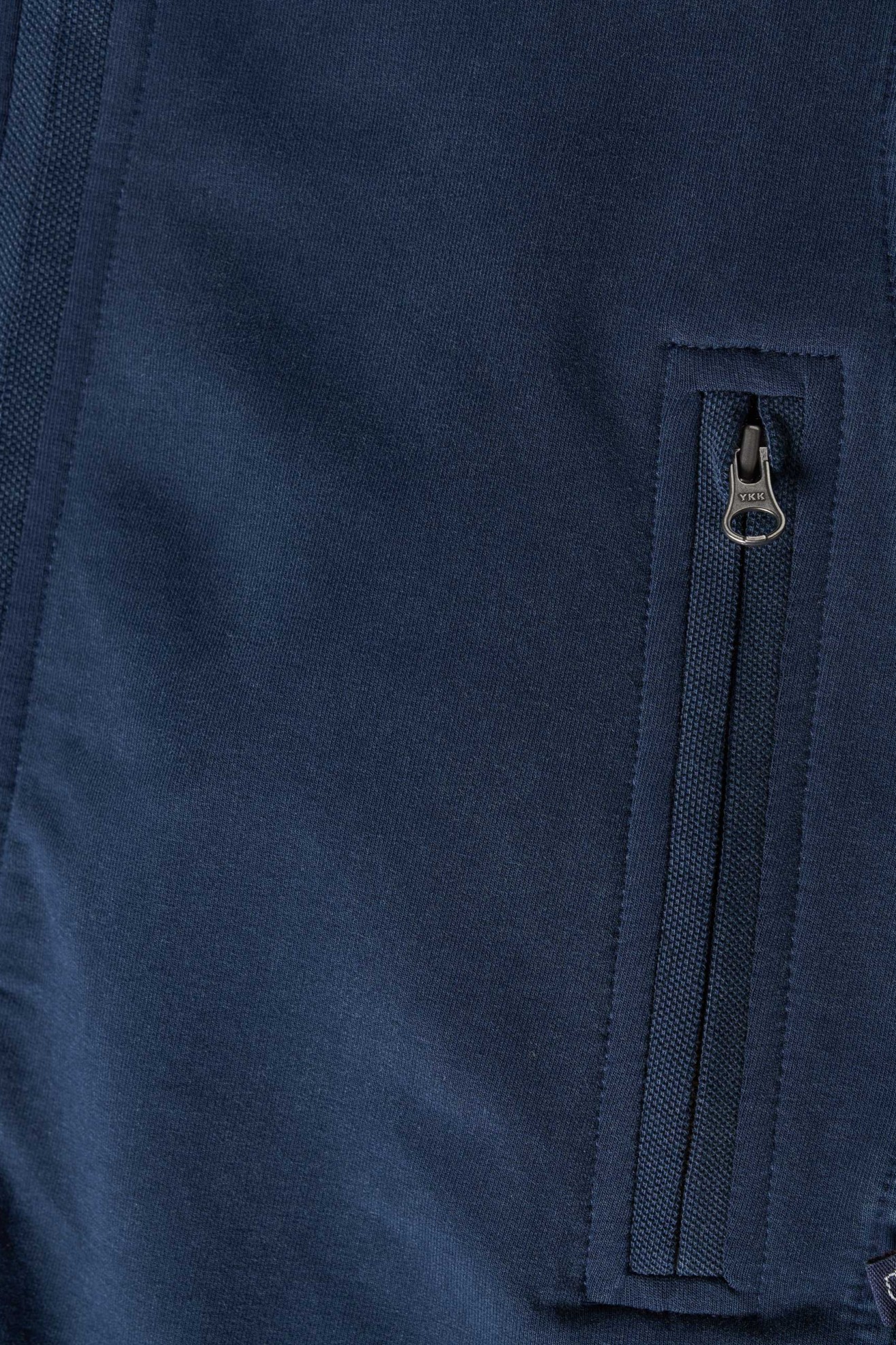 Abrigo interlock con cuello alto