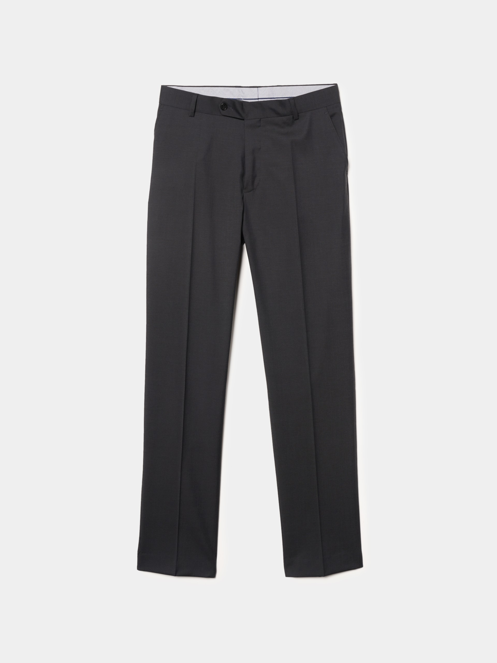 Traje clásico de corte ajustado