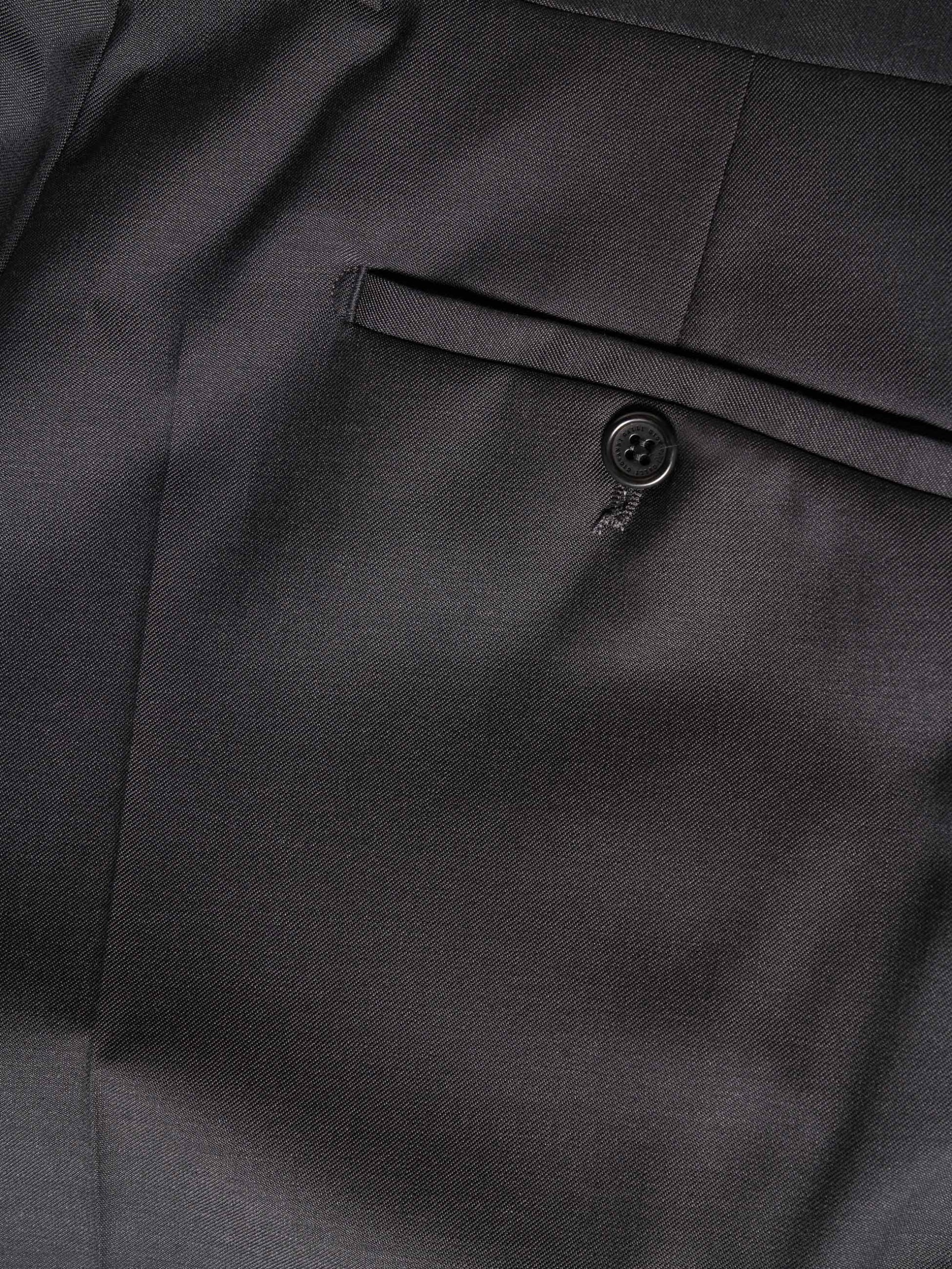 Traje clásico de corte ajustado