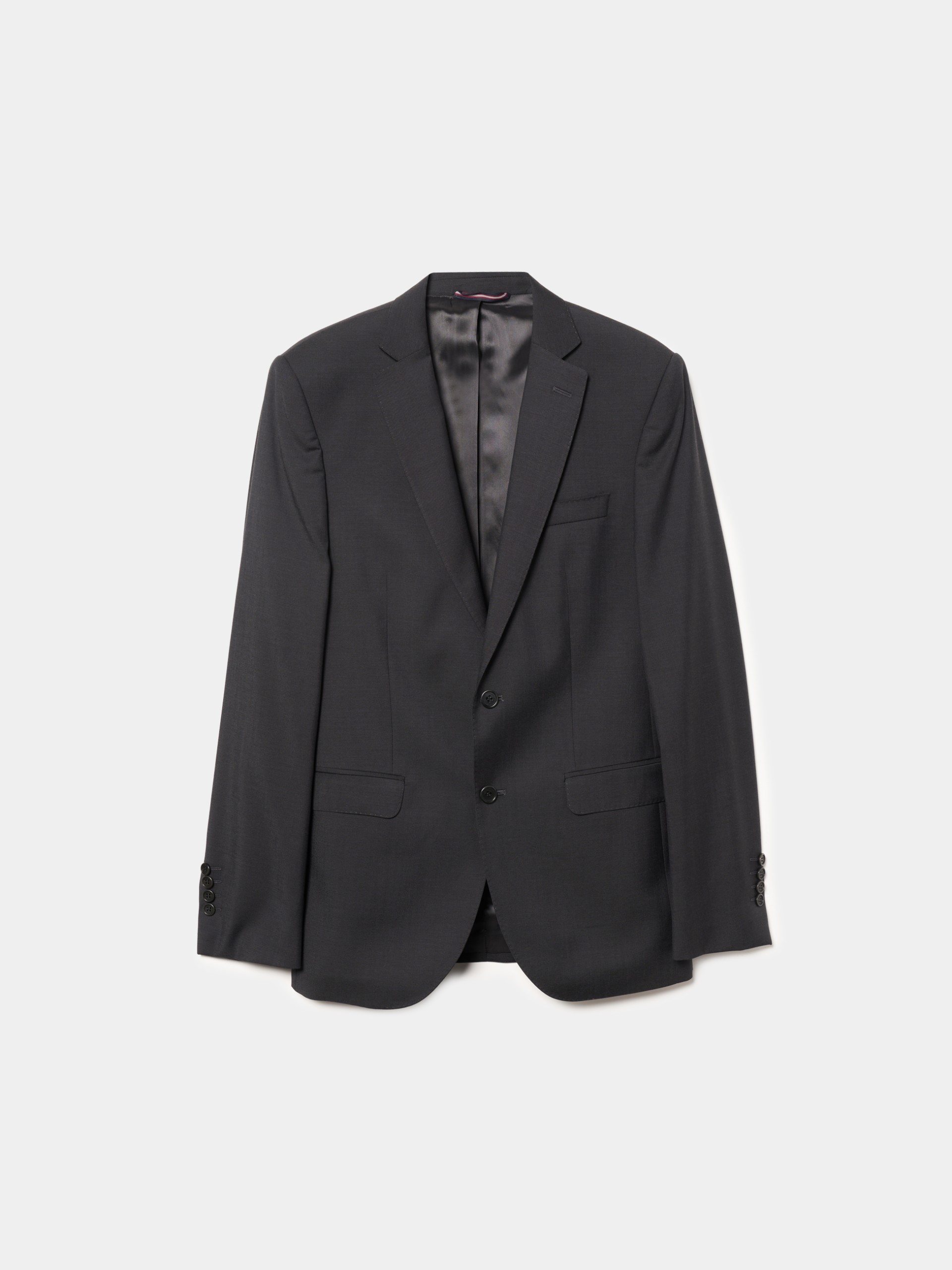 Traje clásico de corte ajustado