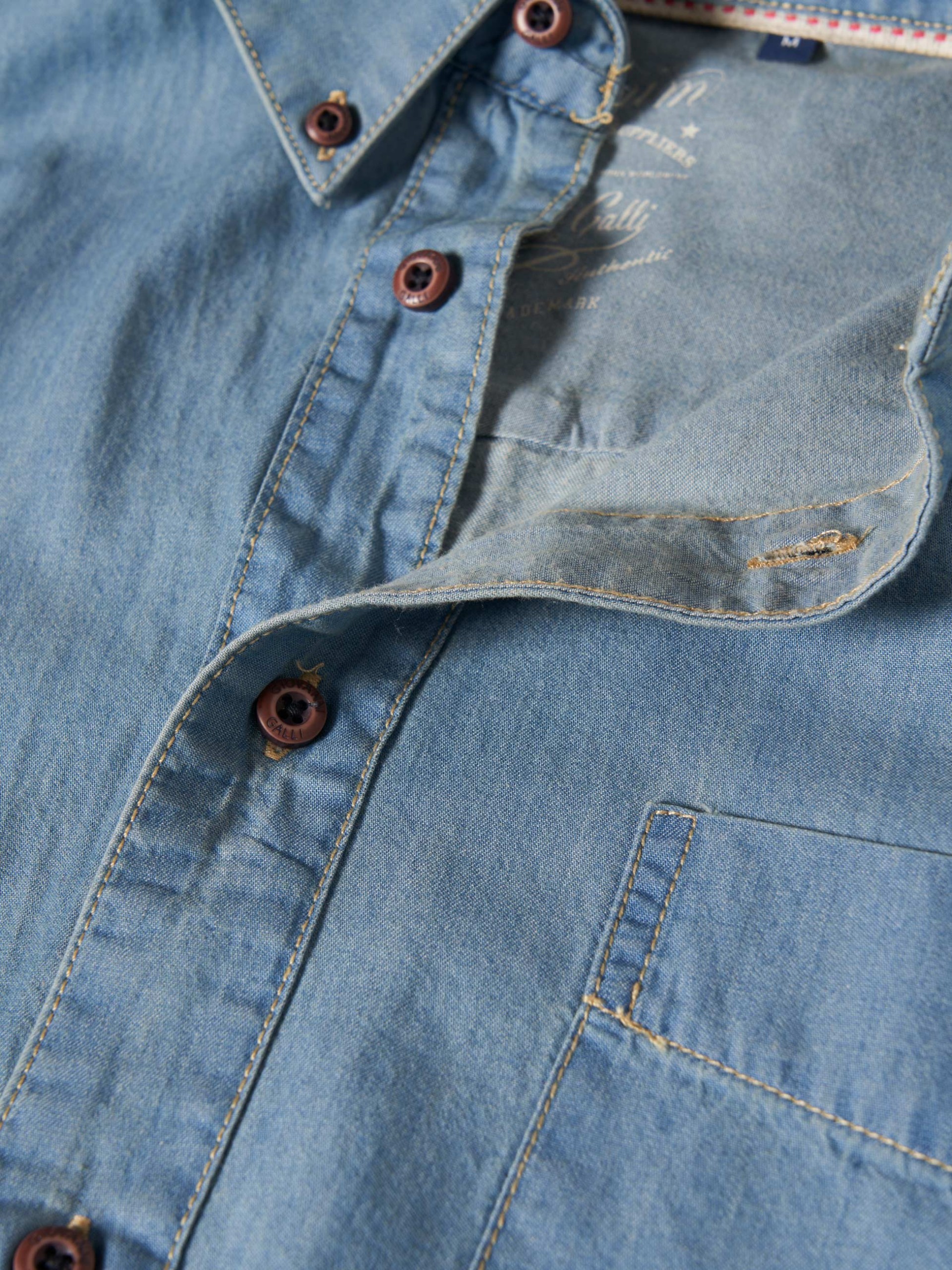 Camisa deportiva de mezclilla