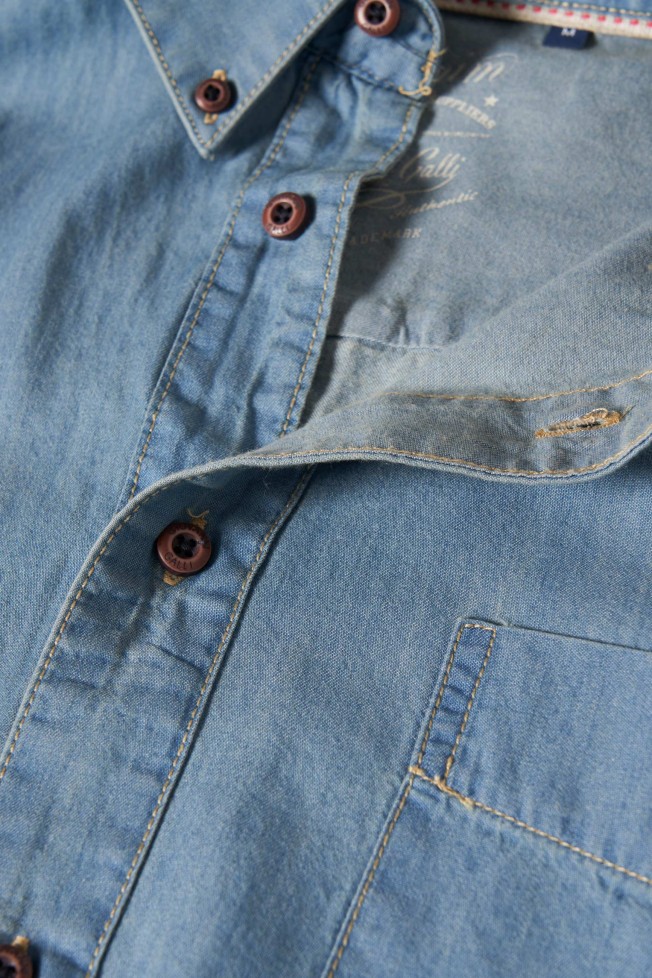 Camisa deportiva de mezclilla Camisa deportiva de mezclilla