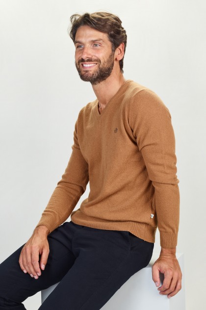 V-neck pullover