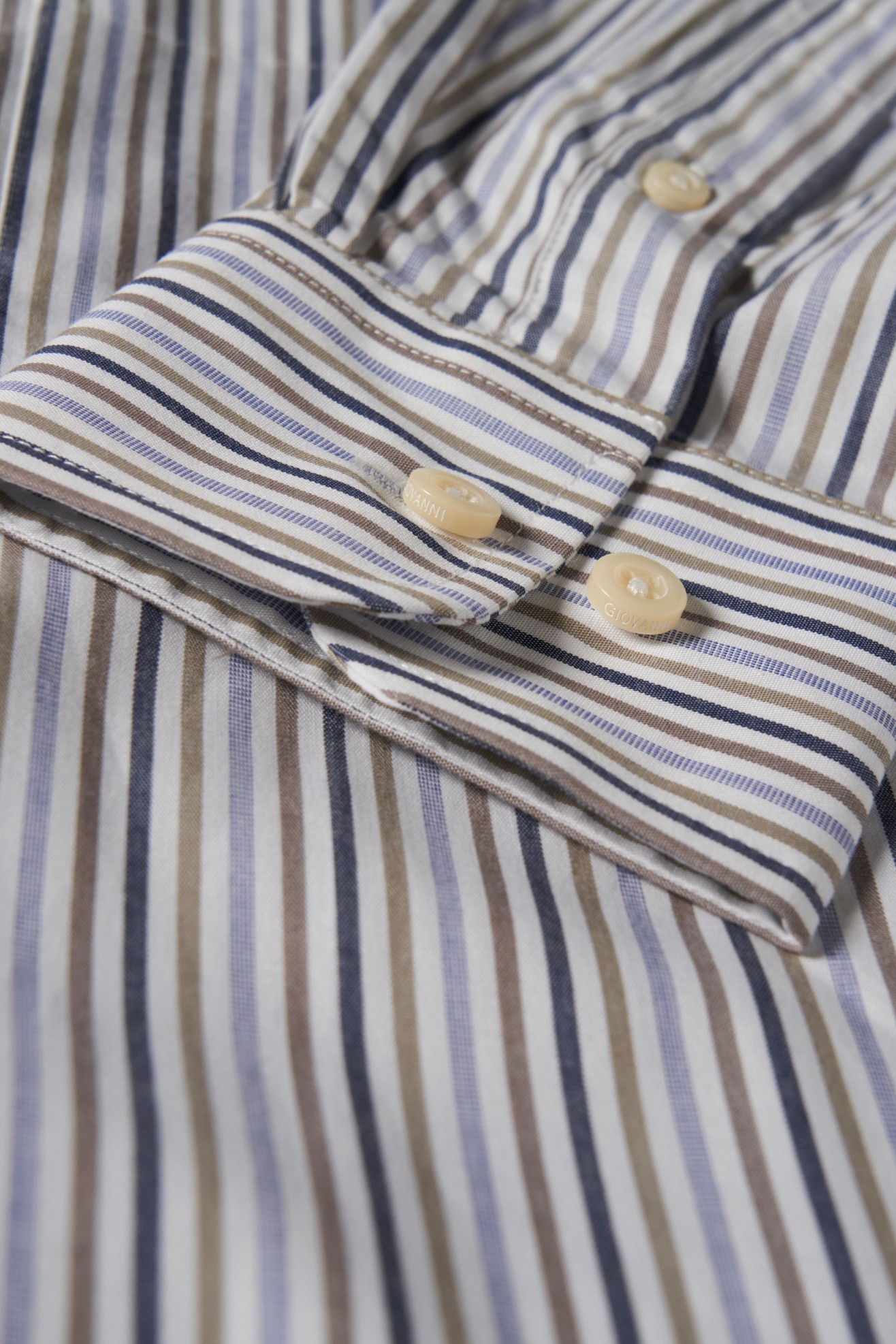 Camisa desportiva cintada