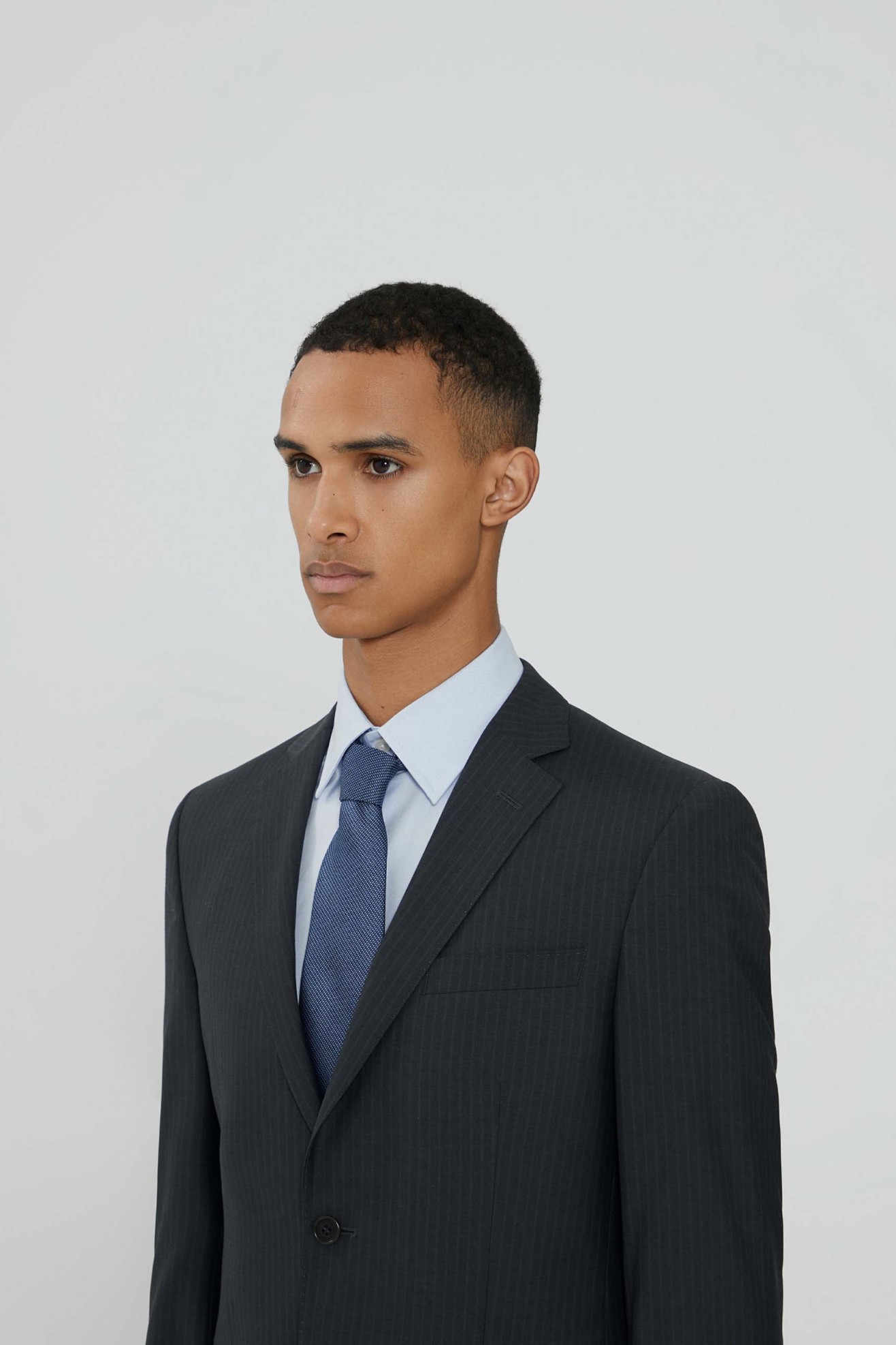 Traje entallado