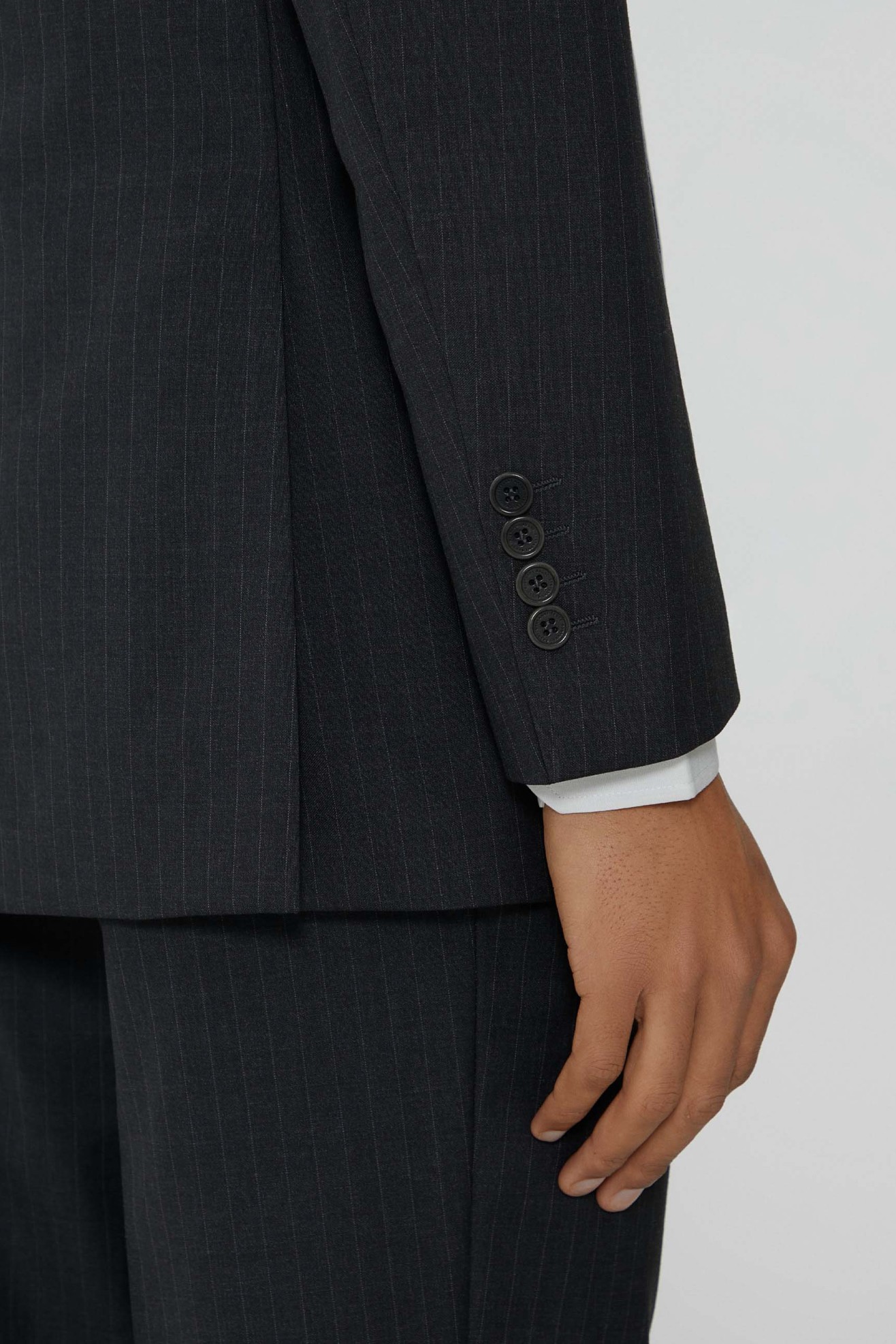 Traje entallado a rayas