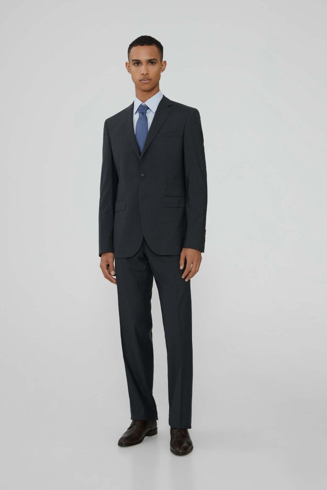 Traje entallado