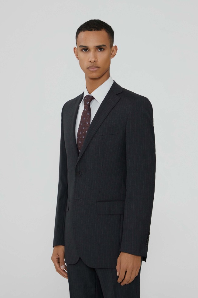 Traje entallado a rayas  Traje entallado a rayas
