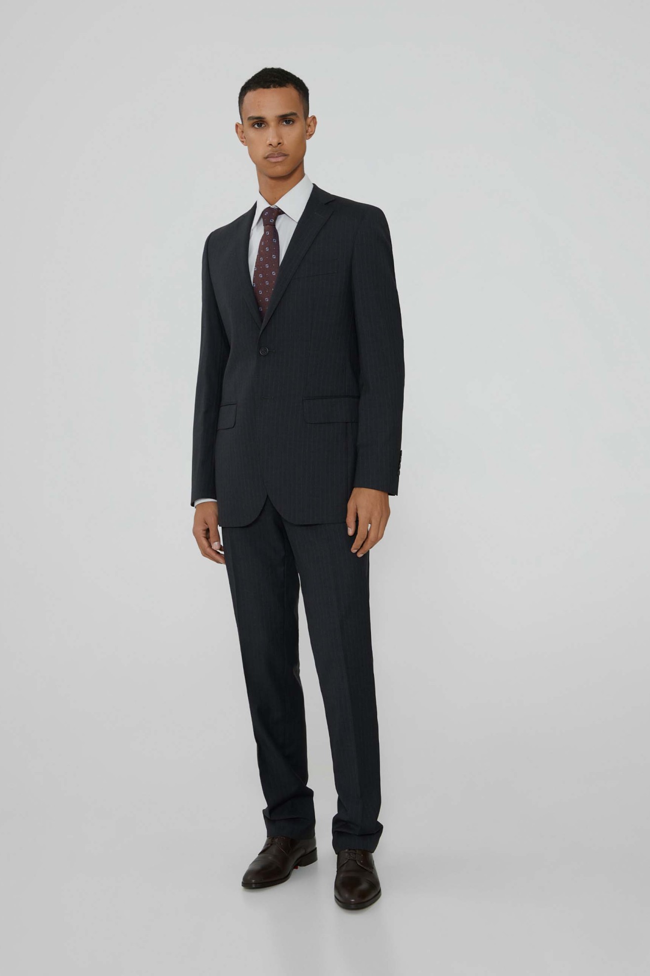 Traje entallado a rayas 