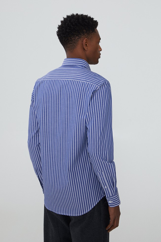 Camisa slim fit às riscas Camisa slim fit às riscas