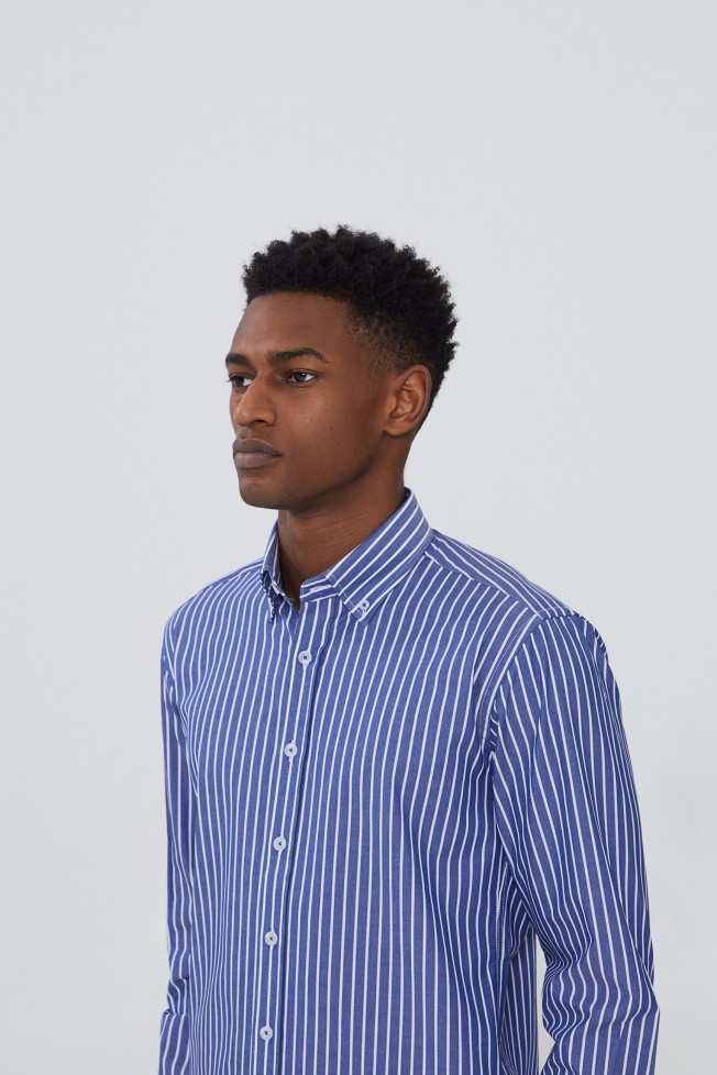 Camisa slim fit às riscas Camisa slim fit às riscas