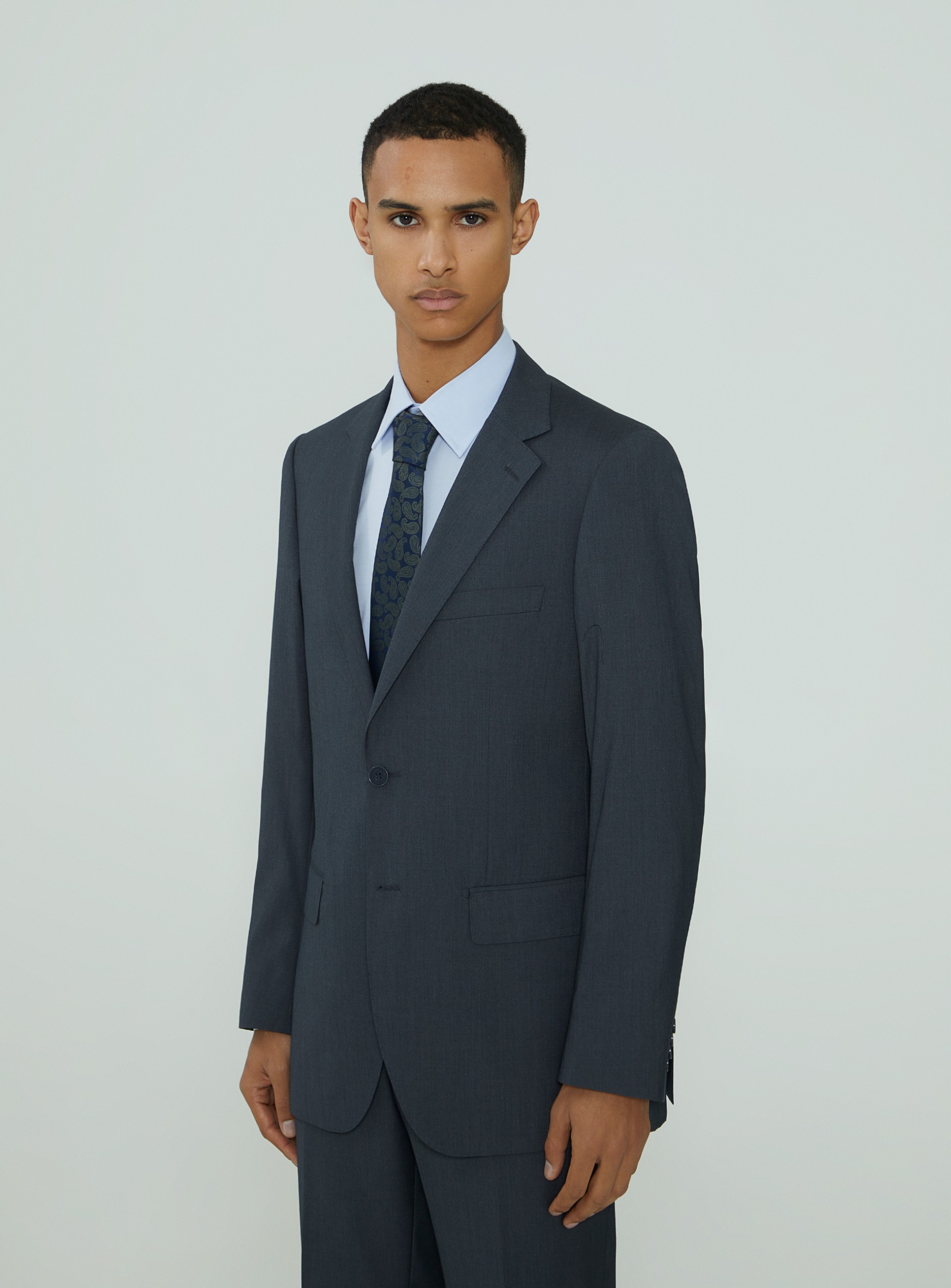 Traje slim fit clásico