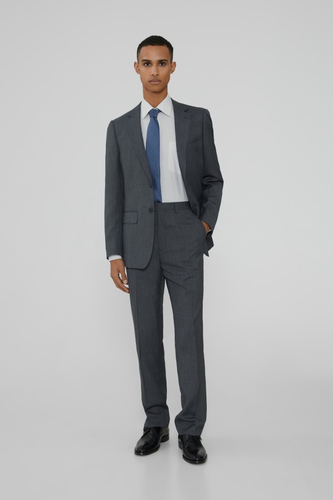 Traje entallado