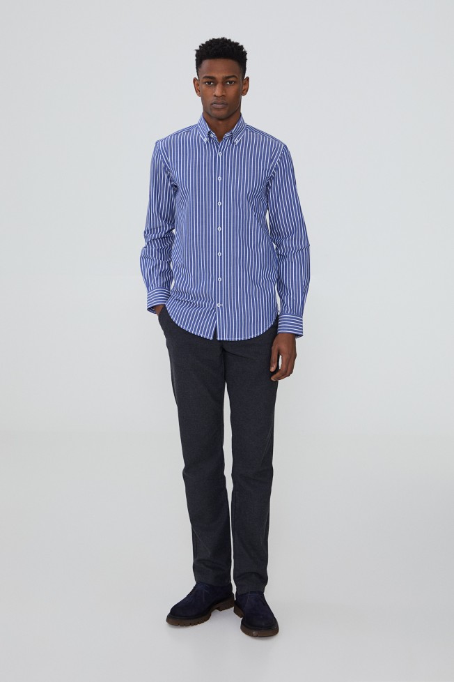 Camisa slim fit às riscas Camisa slim fit às riscas