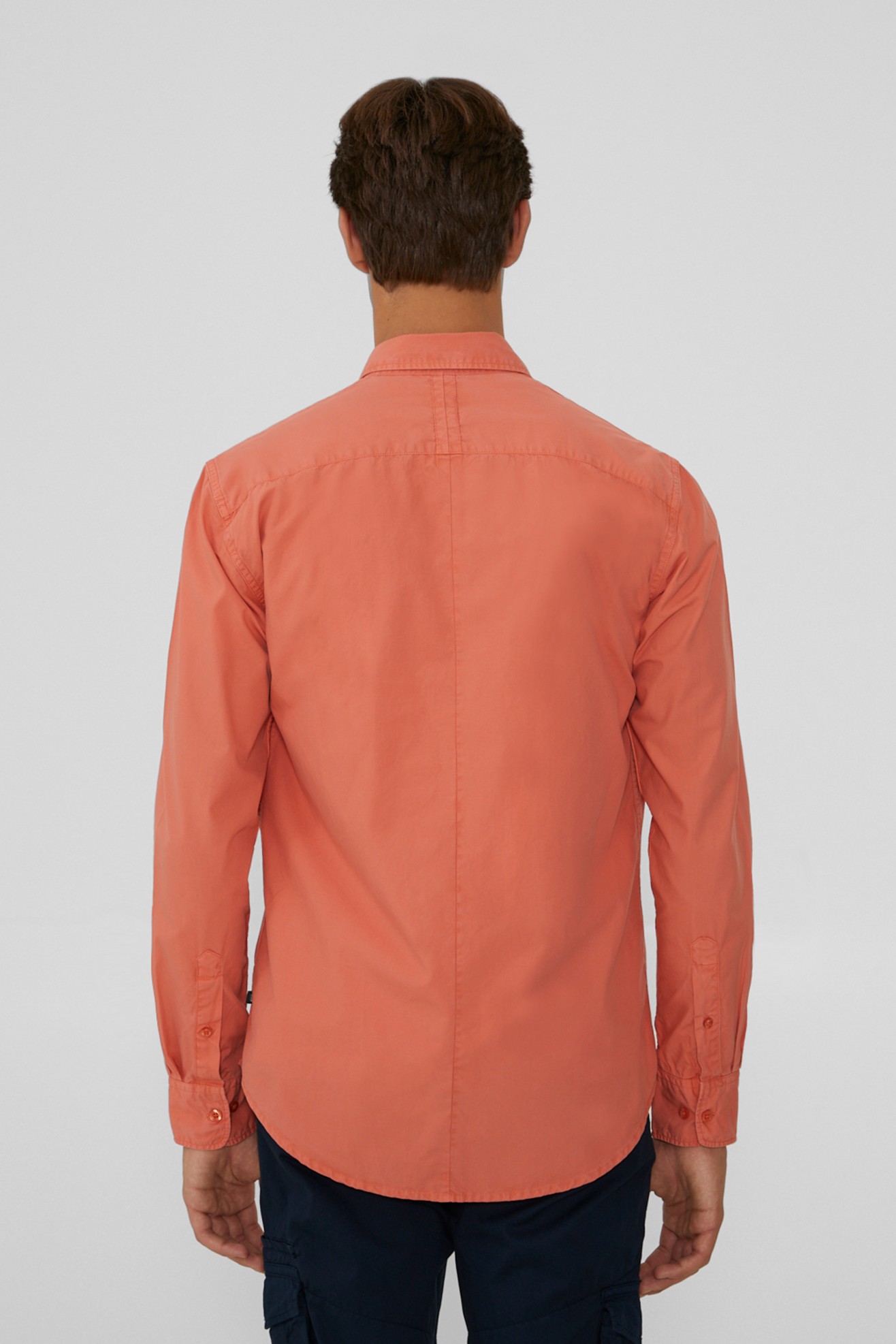 Camisa desportiva cintada