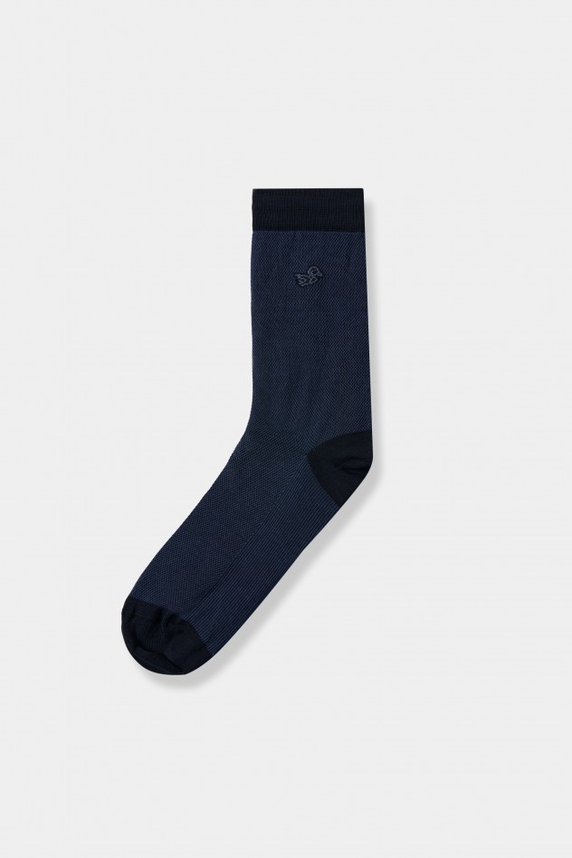Two-tone micro-patterned socks