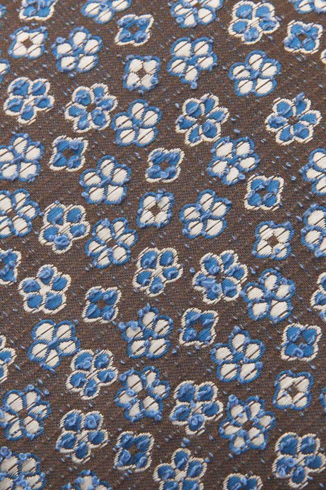 Corbata con motivos florales