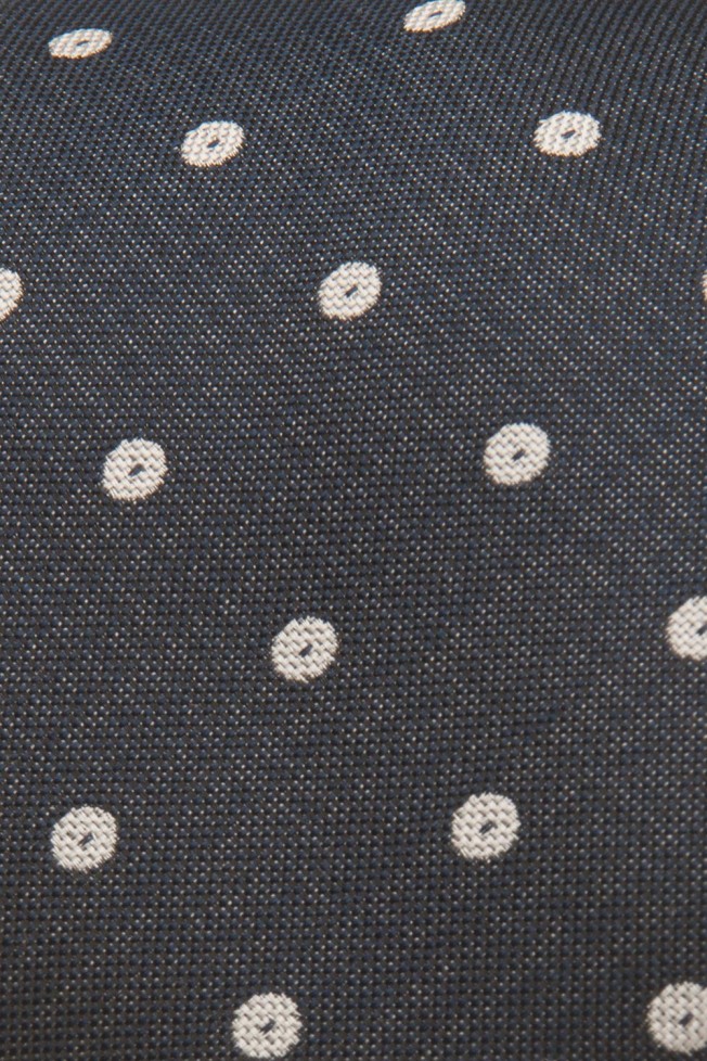 Corbata de seda texturizada con lunares 