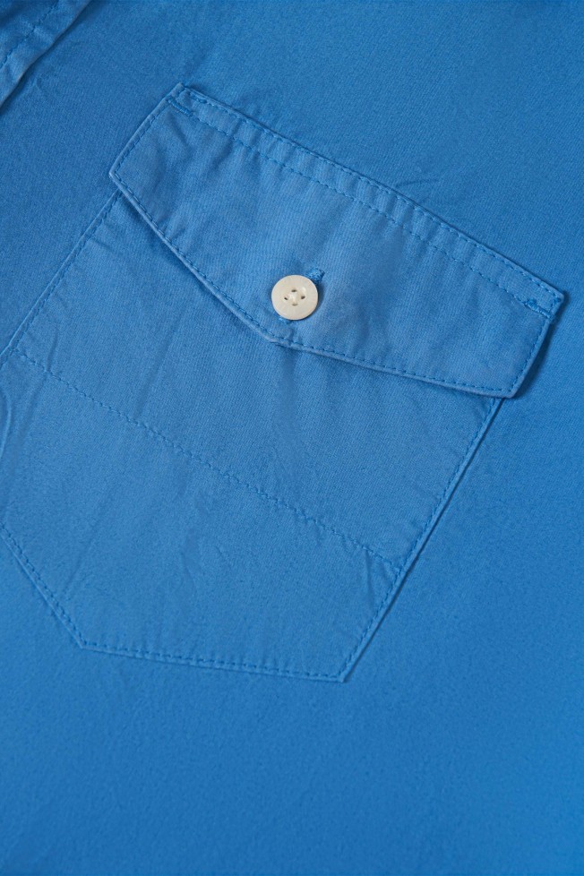 Camisa com bolsos regular fit Camisa com bolsos regular fit
