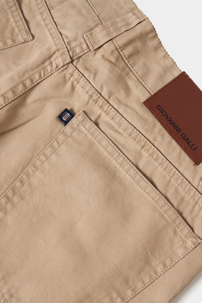 Pantalón de sarga con 5 bolsillos Pantalón de sarga con 5 bolsillos